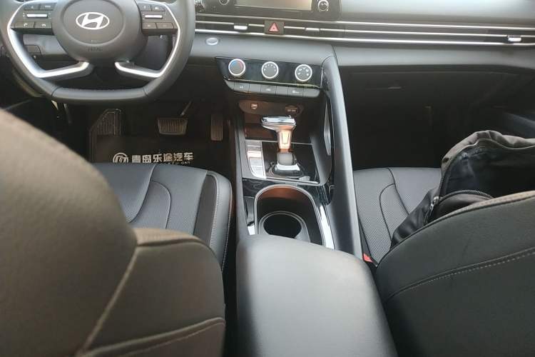 Used Hyundai Elantra 2023 1.5L CVT GLX Elite Edition Gear Lever