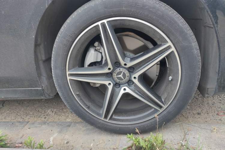 Used Mercedes-Benz E-Class 2019 E 260 Sport Edition Right Front Wheel Hub