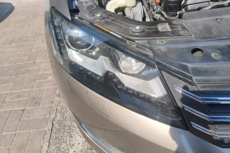 Used Volkswagen Passat 2014 1.8TSI DSG Prestige Navigation Edition Right Front Headlight