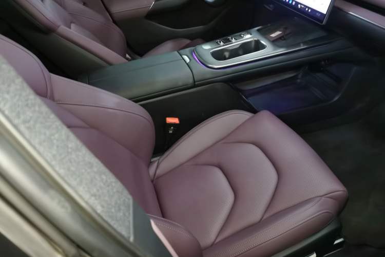 Used Xiaomi Auto SU7 2024 Rear-Drive Ultra-Long Range Advanced Pro-Level Intelligent Driving Version Right Front Seat