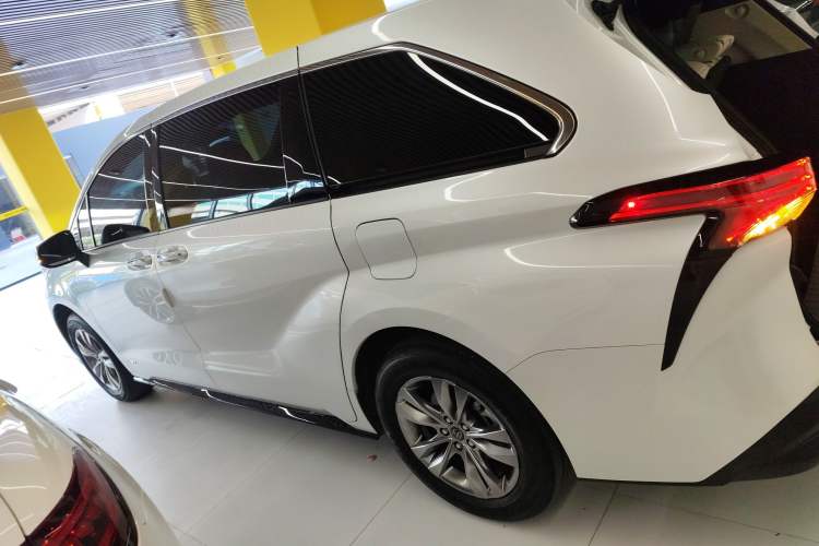 Used Toyota Sienna 2024 2.5L Hybrid Four-Wheel Drive Prestige Edition
