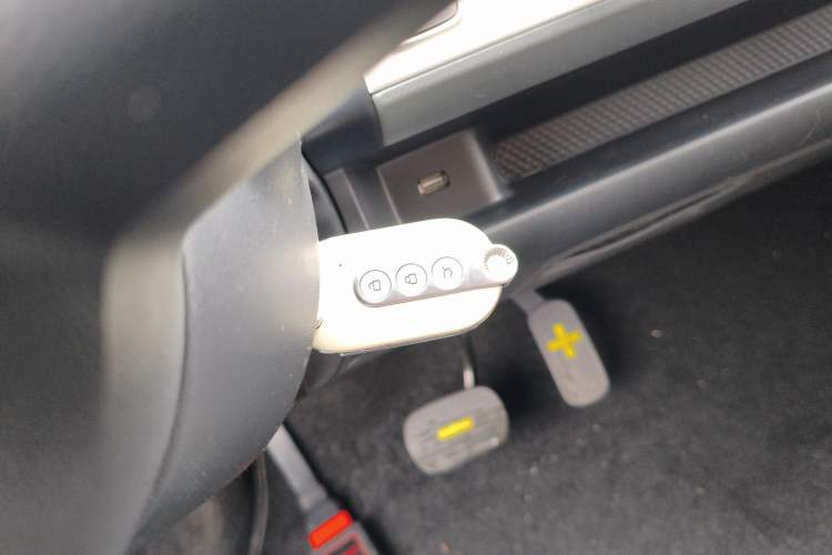 Used Wuling Hongguang MINIEV 2022 GAMEBOY 200km Gaming Edition with Lithium Iron Phosphate Vehicle Key