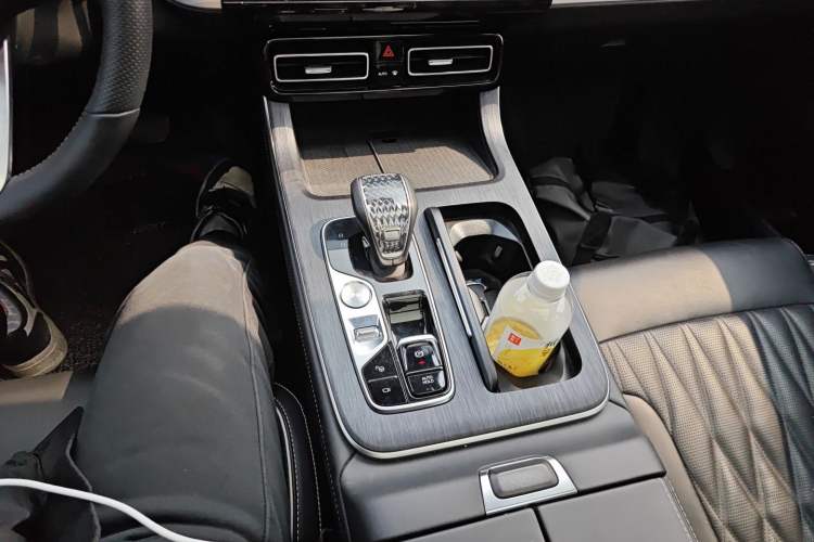 Used GAC Trumpchi GS8 2022 LINGHANG Series 2.0 TGDI Two-Wheel-Drive Luxury Edition (7 Seats) Gear Lever