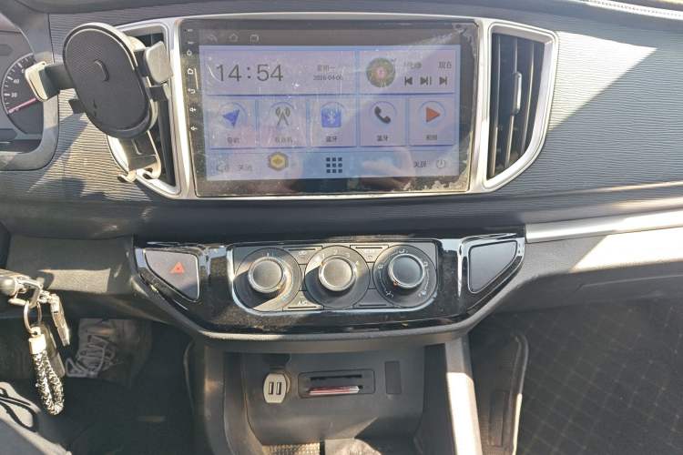 Used FORTHING Lingzhi 2022 M5 1.6L Practical 7-Seater Audio And AC Panel