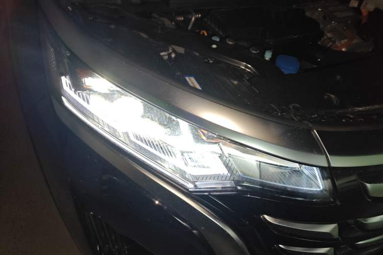 Used Denza D9 2023 DM-i 965 Luxury Model Right Front Headlight