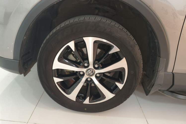 Used Toyota RAV4 2019 2.0L CVT Two-Wheel Drive Comfort Edition China VI Standard