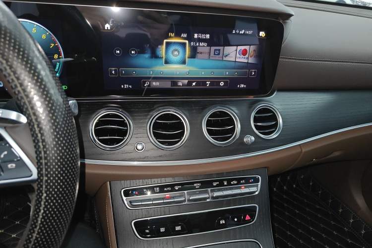 Used Mercedes-Benz E-Class New Energy 2022 E 350 e L Plug-in Hybrid Sedan Audio And AC Panel