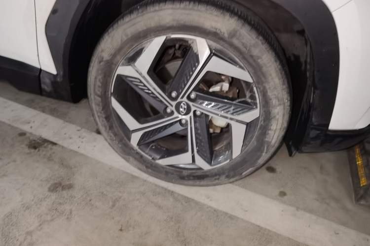 Used Hyundai Tucson 2021 Tucson L 1.5T DCT Luxury Prestige Edition Right Front Wheel Hub