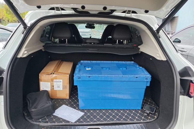 Used Lynk & Co 01 2019 2.0T Two-Wheel-Drive Pro Version China VI Standard Trunk