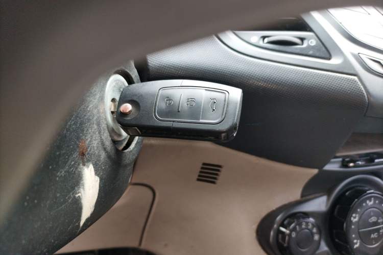 Used Ford Fiesta 2013 Sedan 1.5L Manual Fashion Edition
