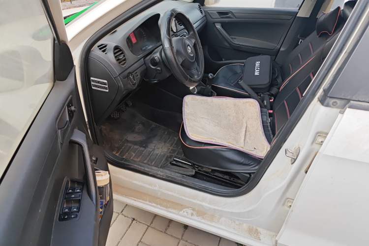 Used Volkswagen Jetta 2015 Value Edition 1.6L Manual Fashionable Style Driver Seat