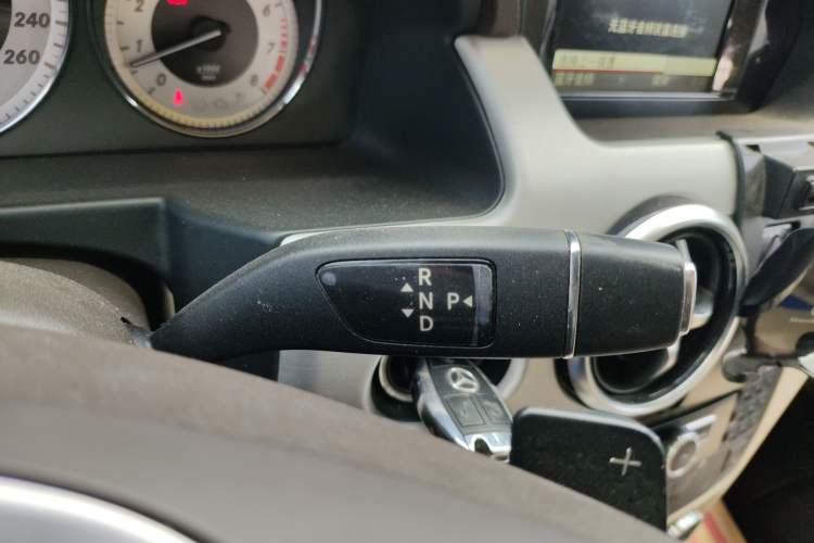 Used Mercedes-Benz GLK-Class 2013 GLK 300 4MATIC Dynamic Sunroof Model
