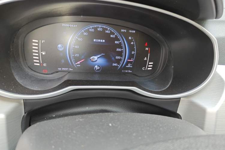 Used Geely Auto Emgrand X7 Sport 2018 1.8TD Automatic Two-Wheel Drive Smart Connect 4G Internet Edition Odometer Close Up