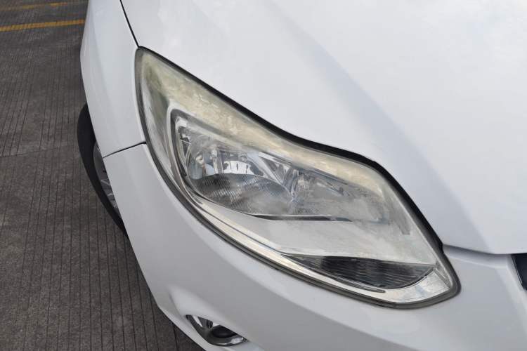 Used Ford Focus 2012 Sedan 1.6L Automatic Comfort Model Right Front Headlight