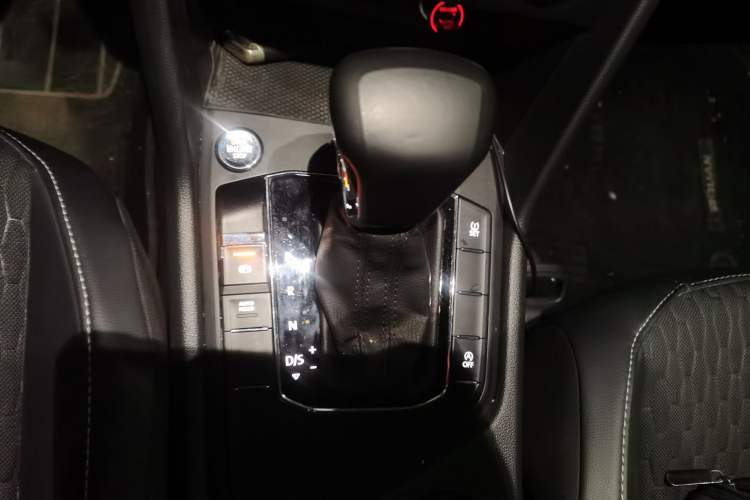 Used Volkswagen Tiguan L 2020 330TSI Automatic Two-Wheel Drive Luxury Edition China VI Standard