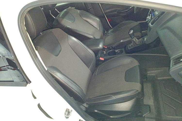 Used Ford Focus 2012 Hatchback 1.6L Manual Fashion Edition Right Front Seat
