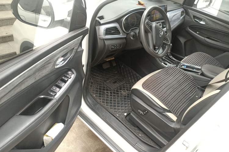 Used Baojun 730 2019 1.5T CVT Flagship Model 7 Seats China VI Emission Standard Driver Seat