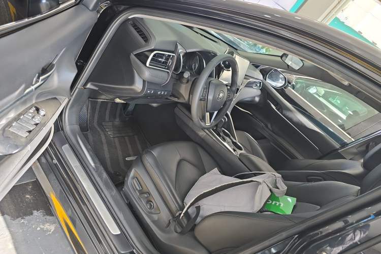 Used Toyota Camry 2021 2.0G Luxury Edition
