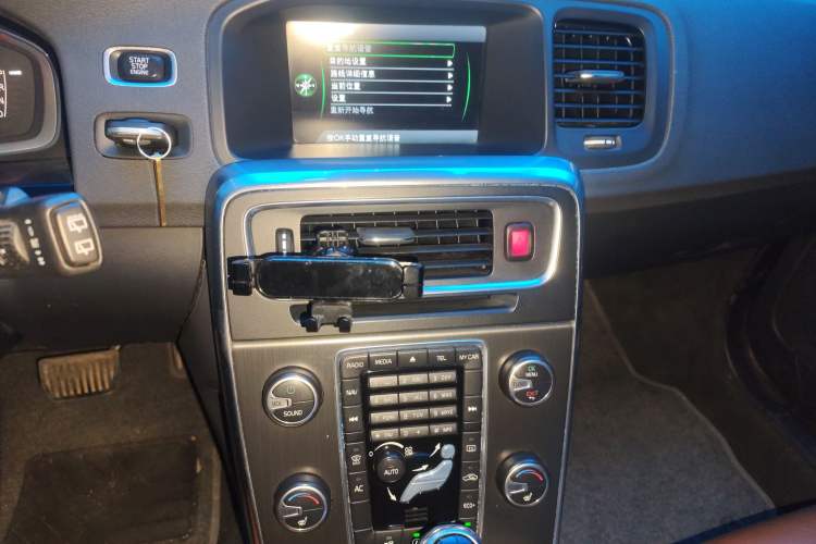 Used Volvo V60 2014 Restyled T5 Zhiya Edition
