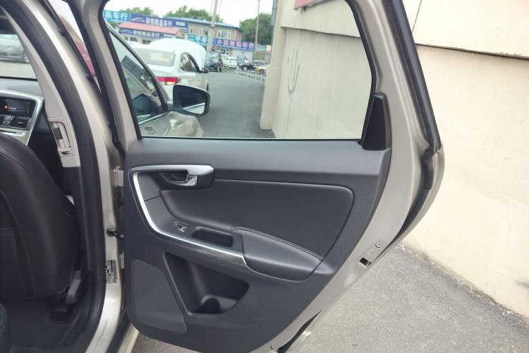 Used Volvo XC60 2017 T5 AWD Smart Upgrade Edition