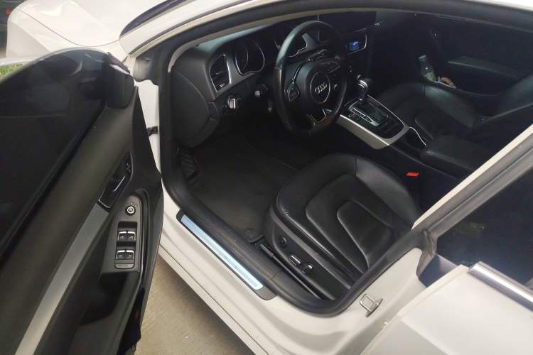 Used Audi A5 2013 Sportback 40 TFSI Driver Seat