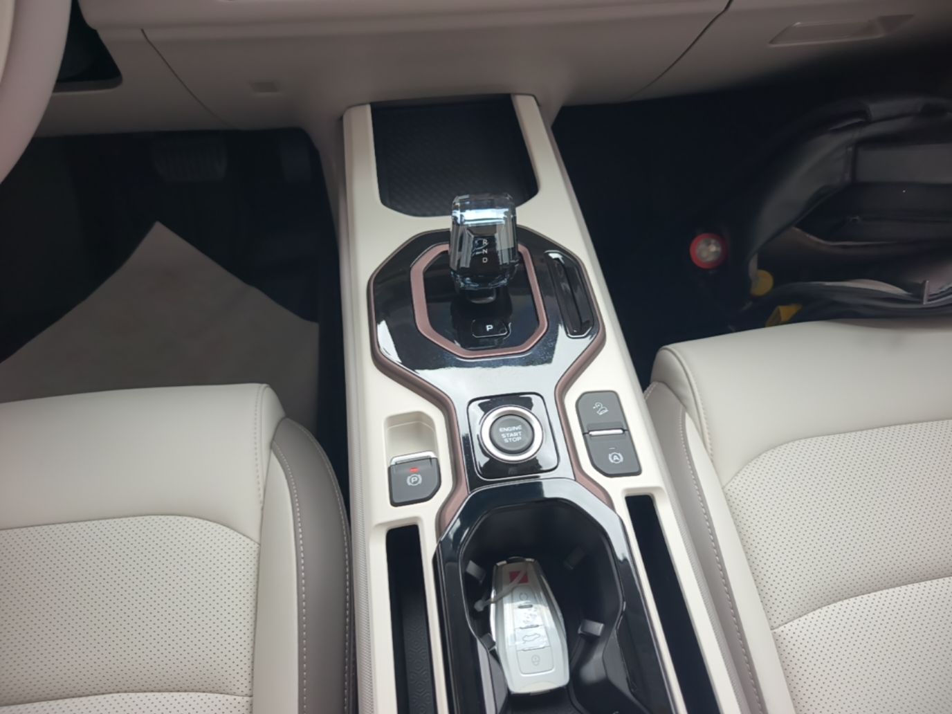 Geely Auto icon 2026 Model Chocolate 1.5TD Pure & Refined Edition — снимка 16
