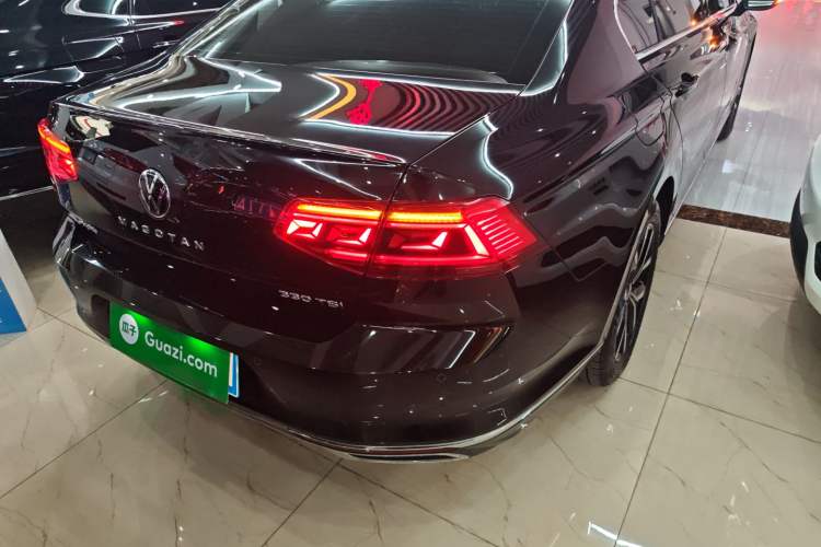 Used Volkswagen Magotan 2020 330TSI DSG Luxury Edition Right Rear Taillight