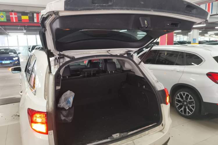 Used Acura RDX 2013 3.0L Two-Wheel Drive Elite Edition Trunk