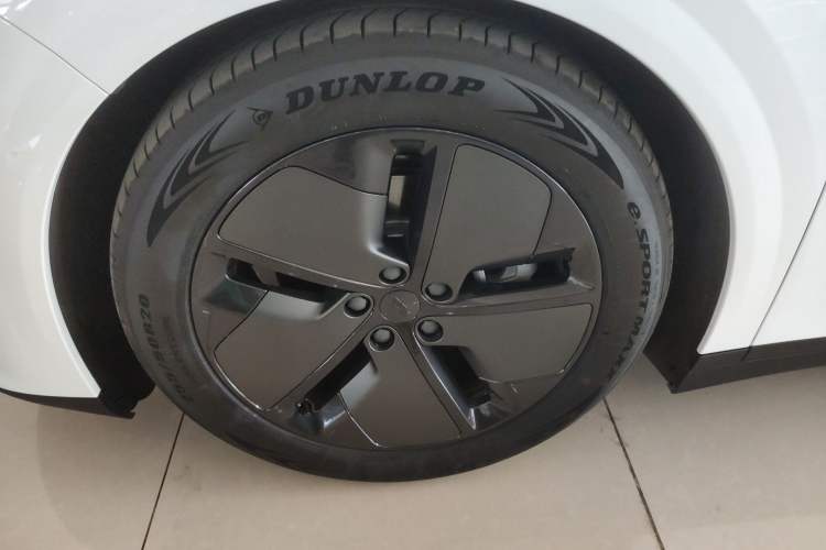 Used Li Auto i6 2025 Model Two-Wheel-Drive Standard Type Left Front Wheel Hub