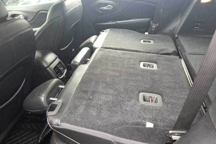 Used Jeep Cherokee 2016 2.4L Professional Smart Version Left Rear Seat