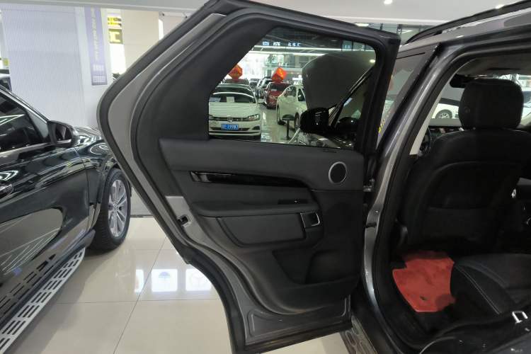 Used Land Rover Discovery 2024 360 PS S