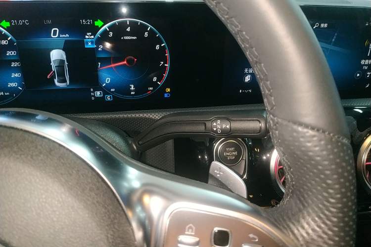 Used Mercedes-Benz A-Class 2022 Revised Version A 200 L Sport Sedan Fashionable Style Gear Lever