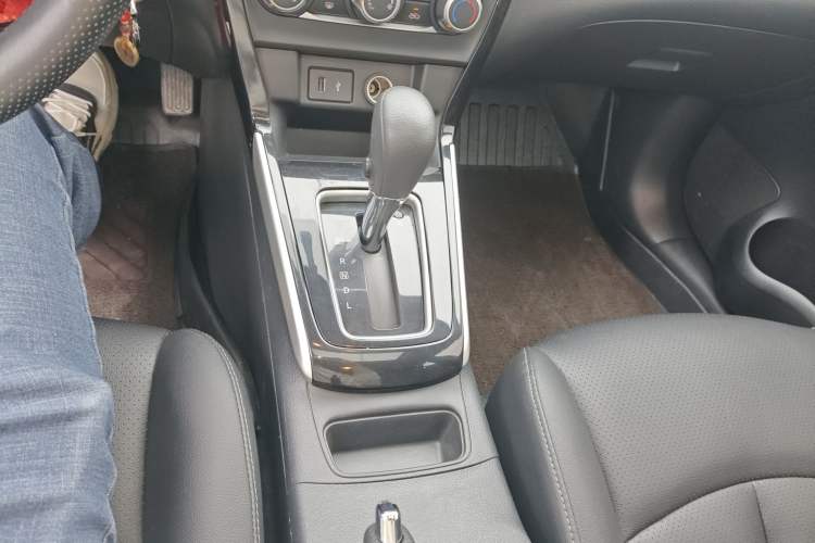 Used Nissan Sylphy 2019 Classic 1.6XL CVT Luxury Edition Gear Lever