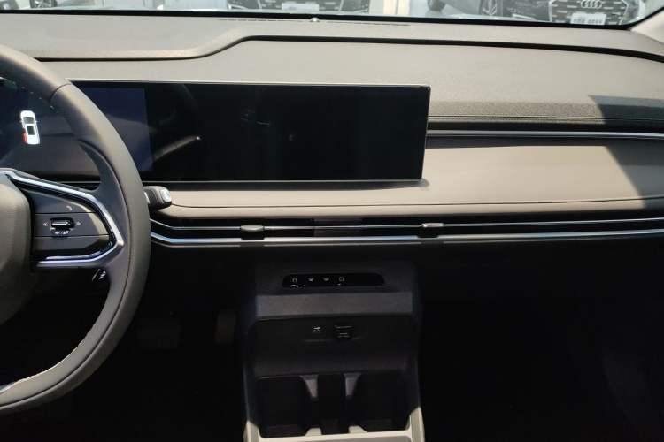 Used SAIC MAXUS Dajia 7 2024 Revised Version Super Hybrid Long-Range Edition Enjoyment Version Audio And AC Panel