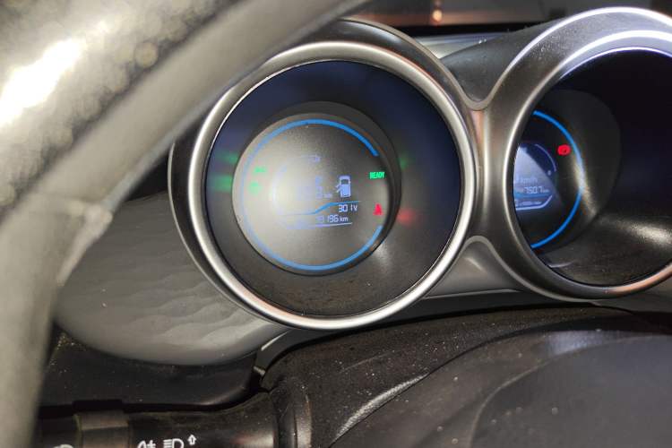 Used ORA Black Cat 2021 301 km Basic Version Odometer Close Up