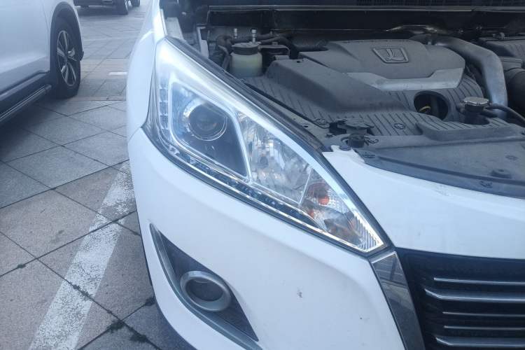 Used Luxgen U6 SUV 2014 2.0T ZhiZun Model Right Front Headlight