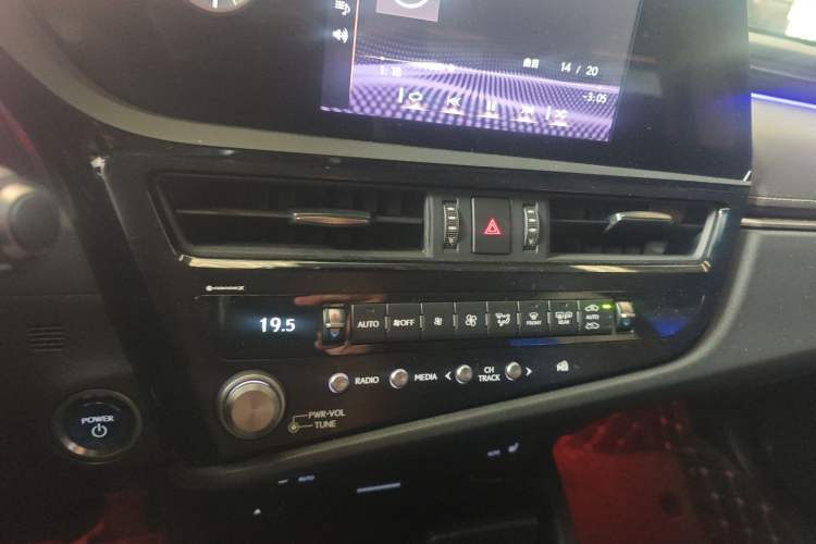Used Lexus ES 2021 300h Excellence Edition Audio And AC Panel