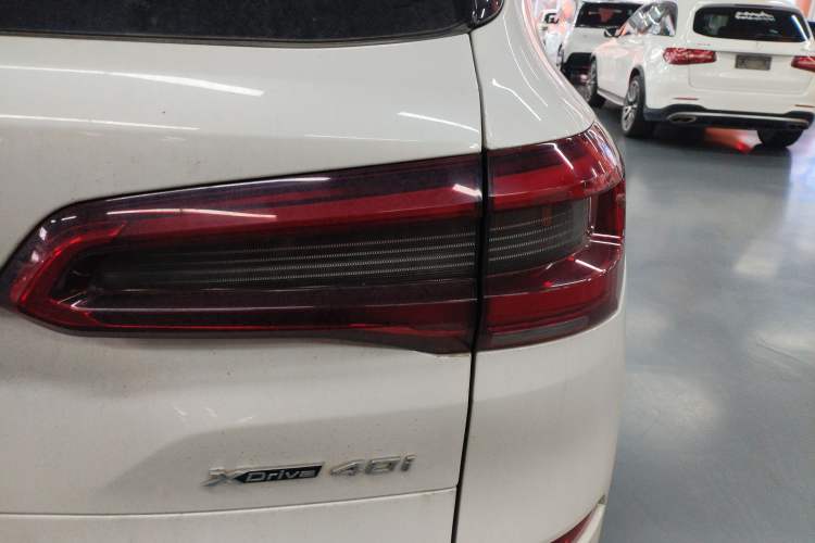 Used BMW X5 2019 xDrive40i Luxury Model with M Sport Package