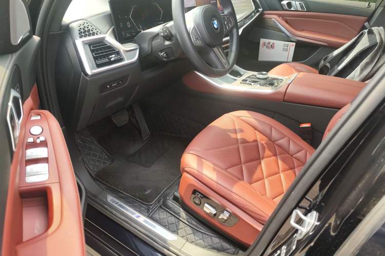 Used BMW X5 2023 xDrive 40Li M Sport Night Edition Package Left Front Seat