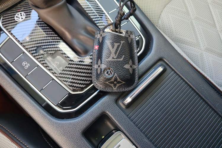 Used Volkswagen Magotan 2025 Revised Version Zhongxiang Edition 330TSI DSG Luxury Trim Interior 1