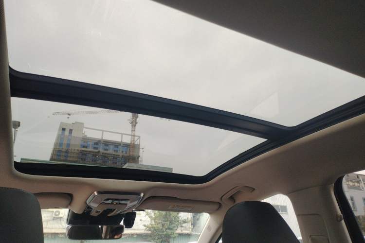 Used Hongqi H5 2023 2.0T Automatic Smart Connect Flagship Edition Headliner