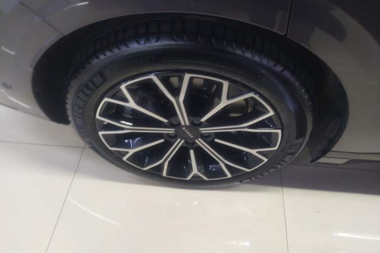 Used Zeekr 007GT 2025 Rear-Drive Intelligent Driving Version 75 kWh Right Rear Wheel Hub