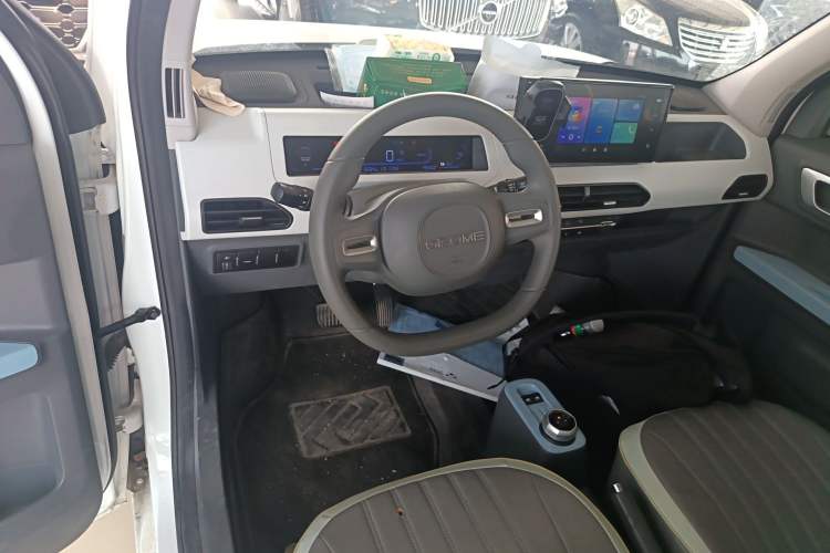 Used Geely Galaxy Panda 2024 Panda Mini 200km Endurance Bear Center Console