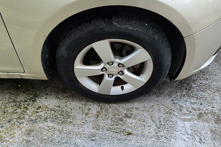 Used Chevrolet Cruze 2012 1.6L SE MT Right Front Wheel Hub