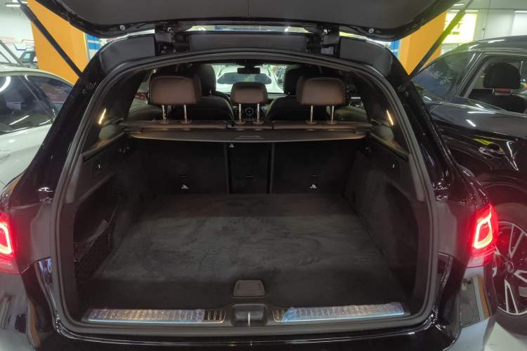 Used Mercedes-Benz GLC 2020 Facelifted GLC 260 L 4MATIC Dynamic Edition Trunk