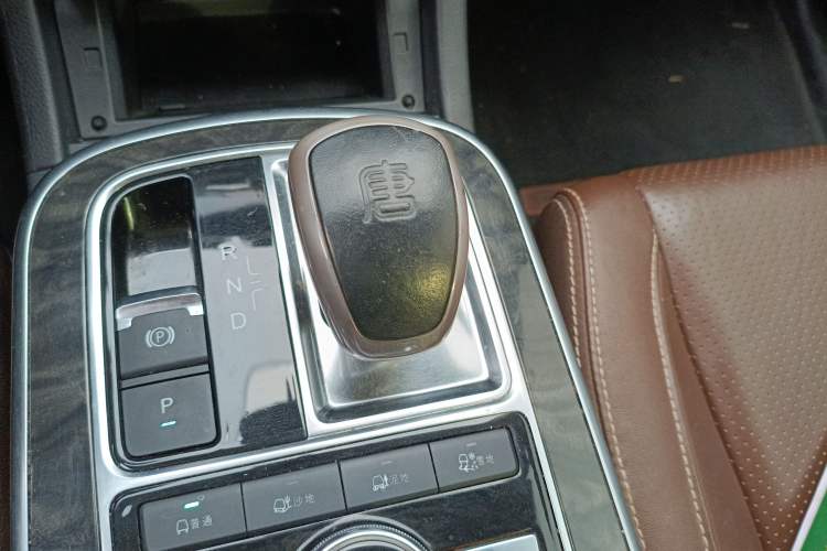 Used BYD Tang New Energy 2015 2.0T Four-Wheel-Drive Flagship Model