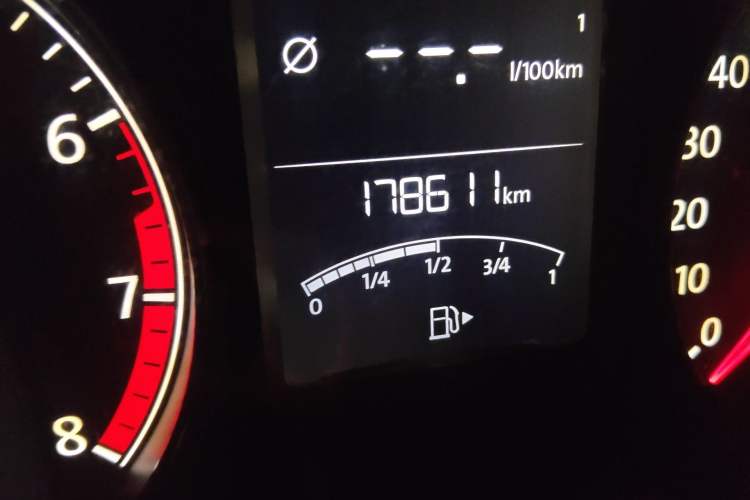 Used Volkswagen Lavida 2013 Revised Classic 1.6L Manual Fashion Edition Odometer Close Up