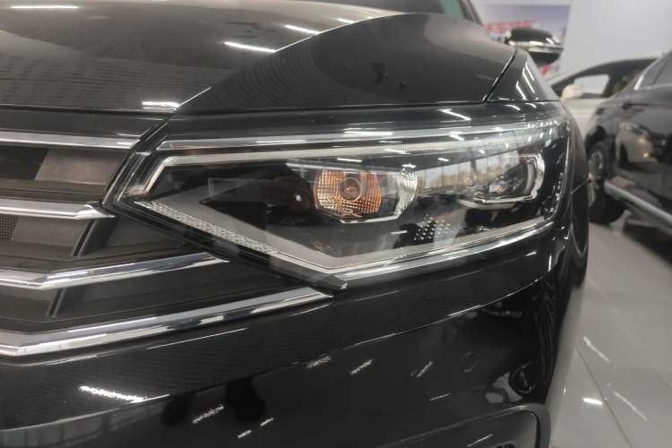 Used Volkswagen Magotan 2020 330TSI DSG Leading Model Left Front Headlight