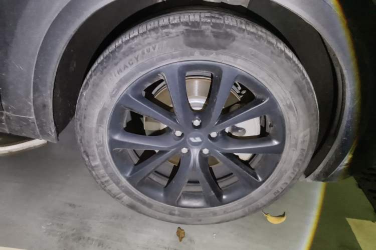 Used Li Auto ONE 2020 Extended-Range 6-Seater Version Right Front Wheel Hub