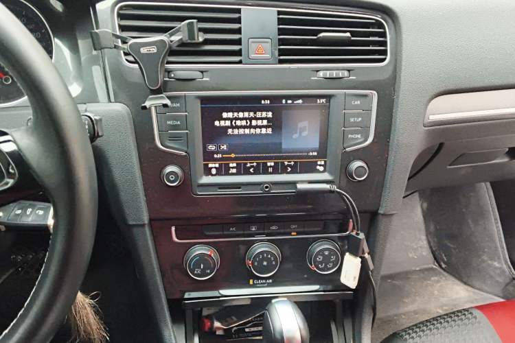 Used Volkswagen Golf 2017 1.6L Automatic Comfort Million-Vehicle Anniversary Edition
